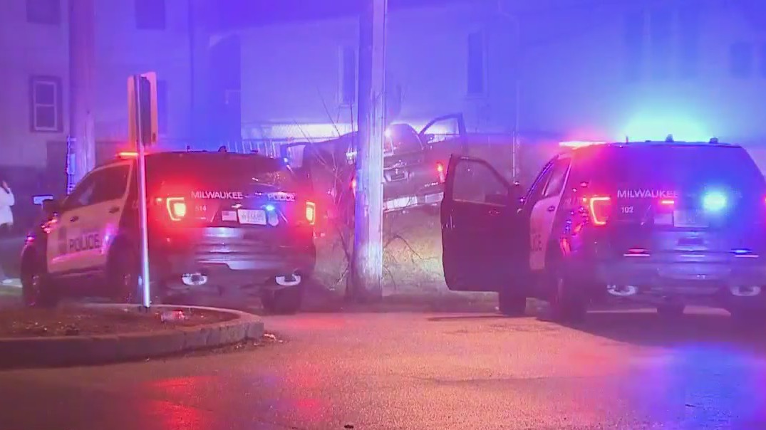 Milwaukee police chase pickup truck taken in robbery
